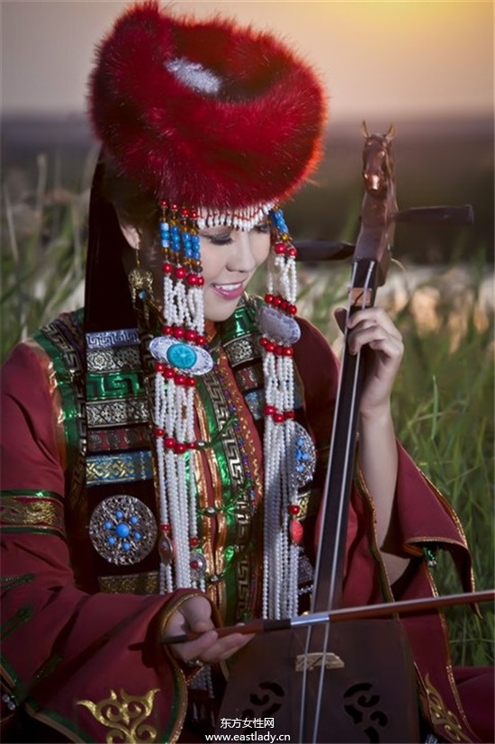 蒙古族婚纱照感受质朴的爱情