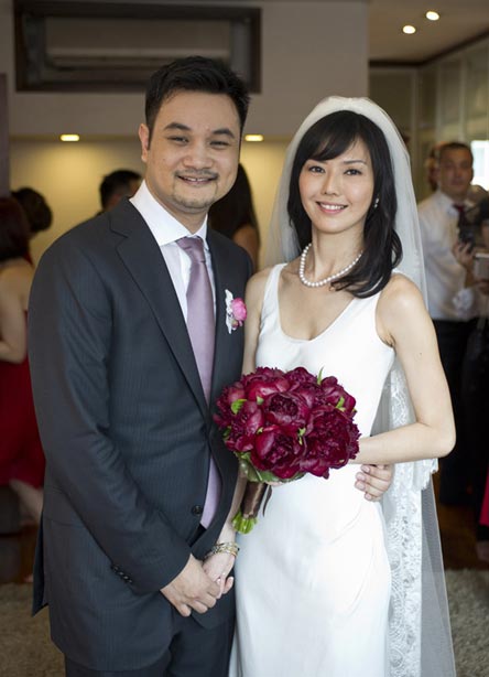 孙燕姿婚纱照曝光 变身幸福小女人