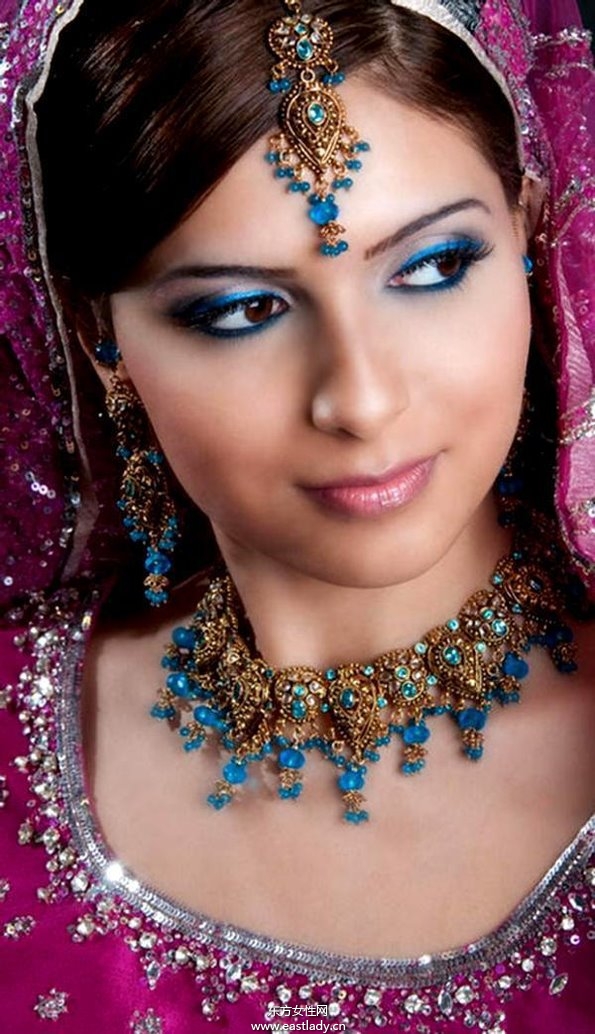 印度新娘展现奢华美艳气质