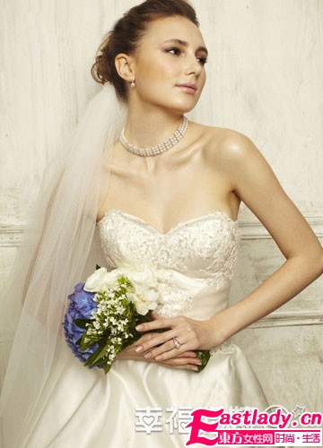 纯洁优雅 时尚珍珠扮靓冬日新娘