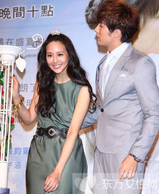 贺军翔女友背景资料曝光 揭贺军翔为何抛弃机车女