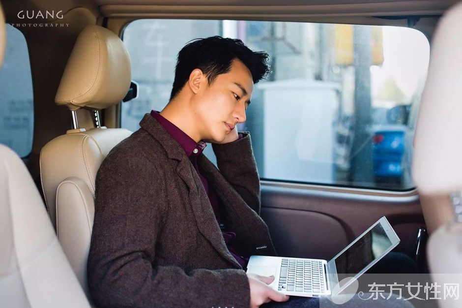 黄轩胡杏儿的婚纱照怎么回事 黄轩背景个人资料