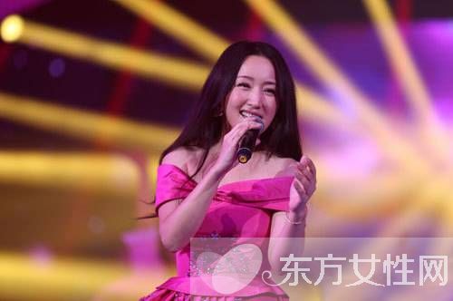 杨钰莹现任老公资料曝光 携5岁儿子逛商场遭拍