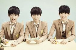 易烊千玺真实家庭背景 tfboys年收入居然这么高