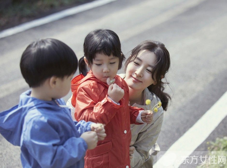 李英爱龙凤胎儿女近照曝光 韩裔美国丈夫家底惊人