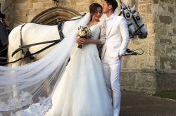 罗仲谦杨怡英国古堡秘婚 十月婚宴大牌姐妹团曝光