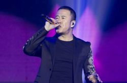 杨坤丁丁露骨床照大曝光 杨坤老婆个人资料遭扒