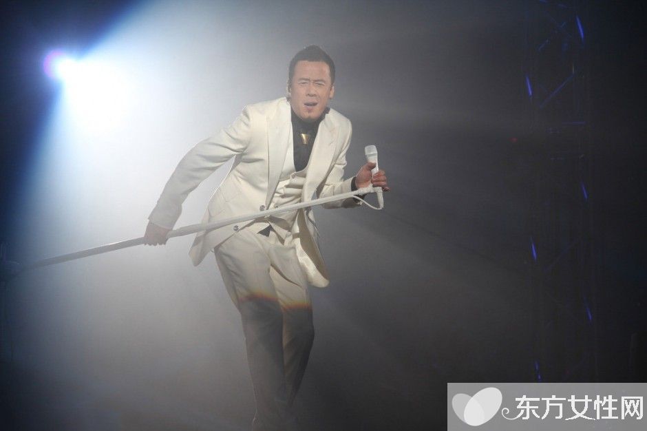 杨坤丁丁露骨床照大曝光 杨坤老婆个人资料遭扒