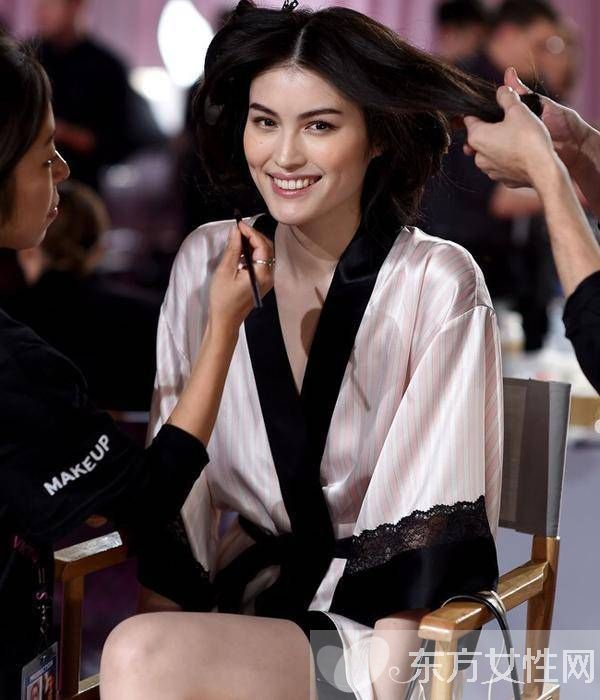 中国超模何穗整容了吗 走红前照片简直不敢看