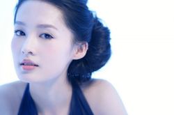 李沁老公家庭背景太惊人 李沁整容前照片遭曝光