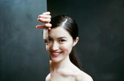 中国超模何穗整容了吗 走红前照片简直不敢看