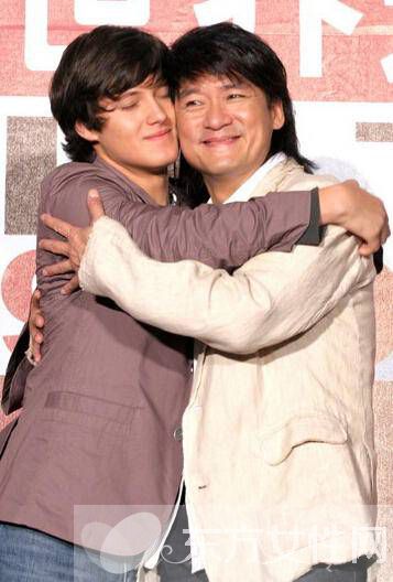 周华健老婆康粹兰个人资料 揭秘两人相恋过程