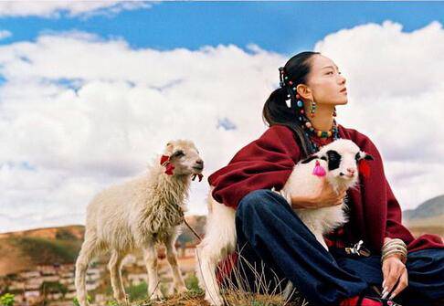 58岁杨丽萍近照如少女 豪宅 月亮宫 美如仙境