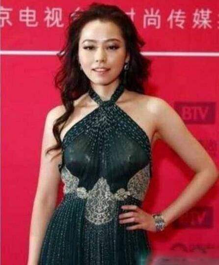 张靓颖打乳环囧照曝光 打乳环到底是个什么鬼