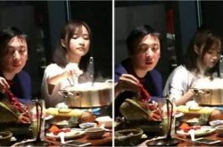 王思聪与赵子易现身机场被拍 铲屎官为何能独宠后宫