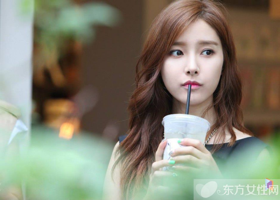 韩星金素恩整容了吗 金素恩真人秀挑逗宋再临气氛火热亲密