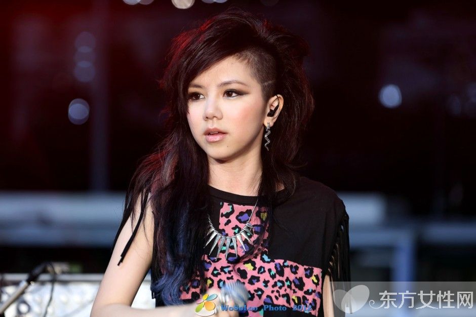 香港 小巨肺 邓紫棋个人资料 揭16岁失身真相