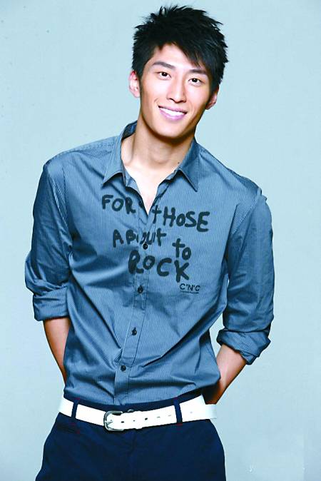 窦骁胸毛尴尬全露 揭窦骁周冬雨之间的暧昧故事