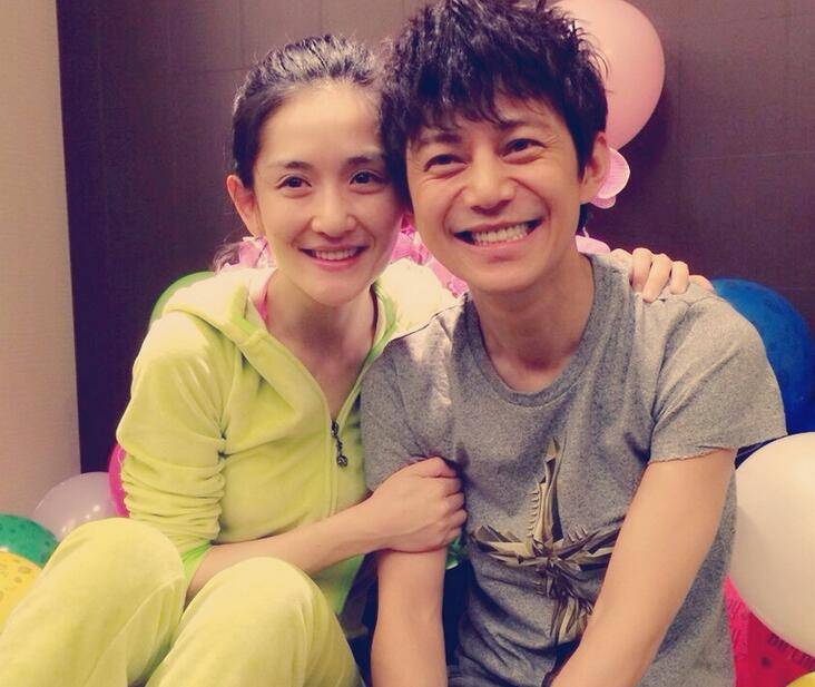 到底当红主持人谢娜多大了 谢娜何炅工资排名大揭秘