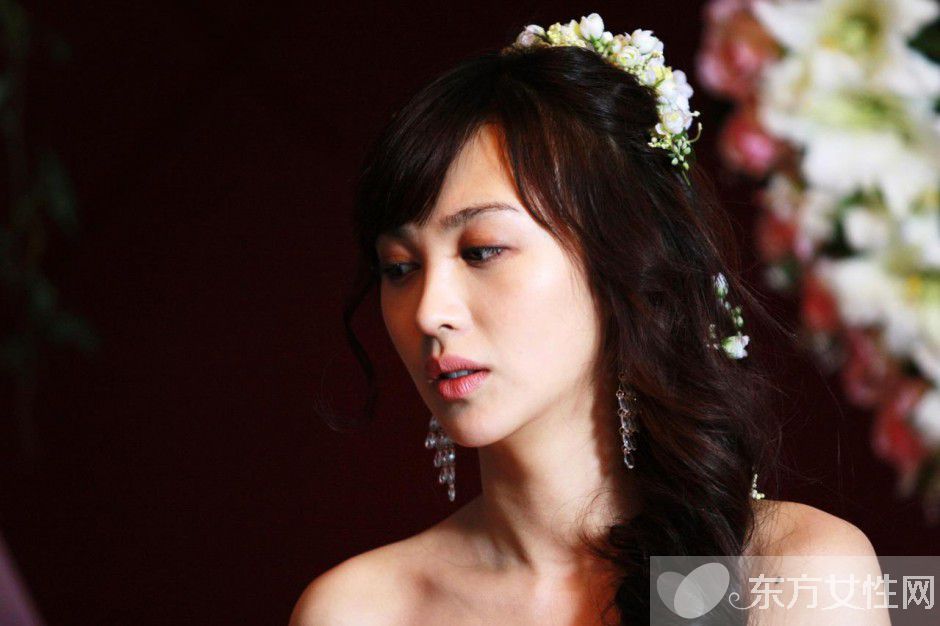 曝黄晓明前女友主动退出 小三AB成功上位成正牌女友