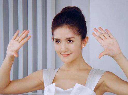 到底当红主持人谢娜多大了 谢娜何炅工资排名大揭秘