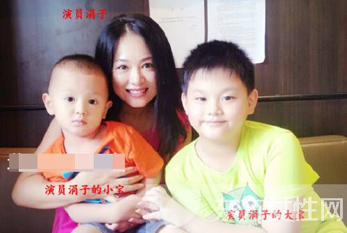 涓子两个儿子正面照曝光 辟谣 我老公不是吴建