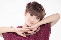 到底当红主持人谢娜多大了 谢娜何炅工资排名大揭秘