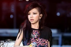 香港 小巨肺 邓紫棋个人资料 揭16岁失身真相