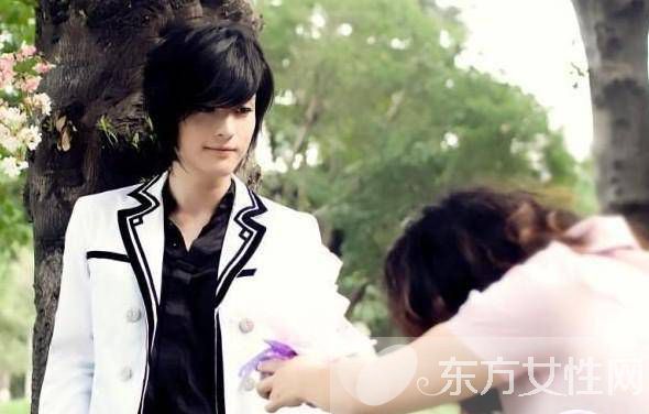 coser小小白颜素颜照曝光 帅到窒息的节奏有木有