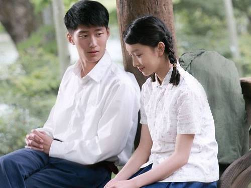 窦骁胸毛尴尬全露 揭窦骁周冬雨之间的暧昧故事