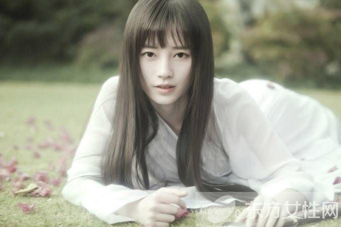 4000年第一美女鞠婧祎 整容前后照对比吓哭你