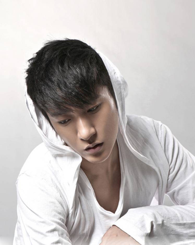 李宇春男友李炳辰大有来头 盘点李宇春的绯闻男友们