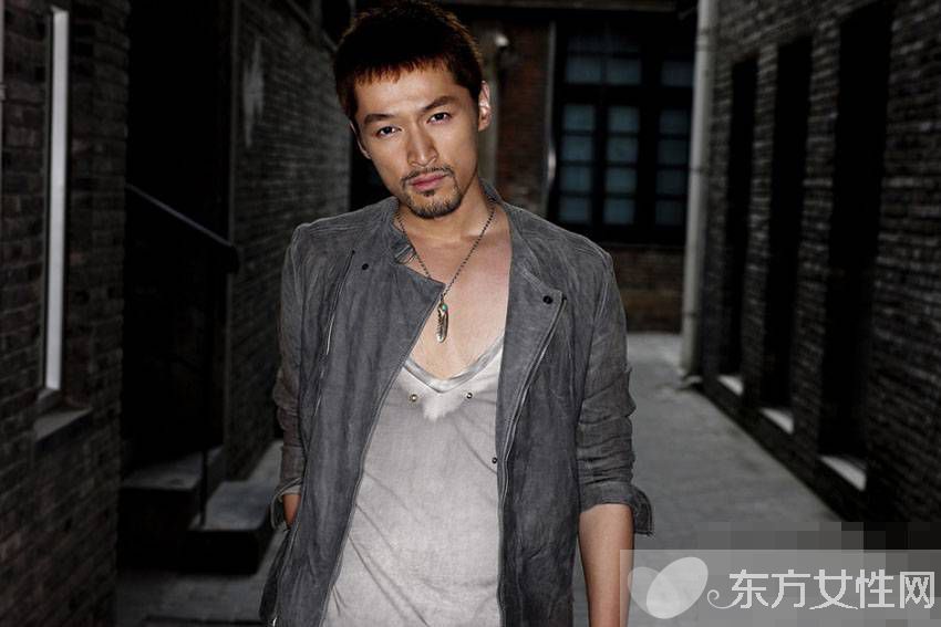 胡歌频繁 示爱 闫妮 胡歌 很感谢当年闫妮吻了我