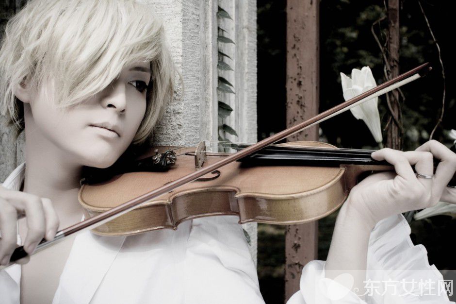 coser小小白颜素颜照曝光 帅到窒息的节奏有木有