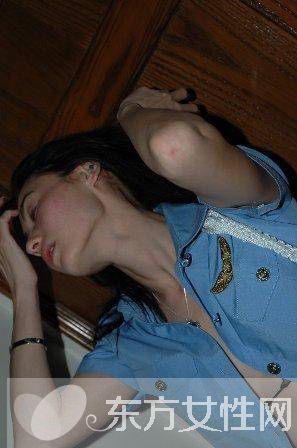 张柏芝运动装素颜挤地铁少女气息十足 张柏芝门照艳全集图片