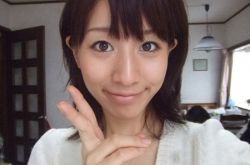 加藤绫子E乳全裸床照疑外流 手拿淫物面露微笑