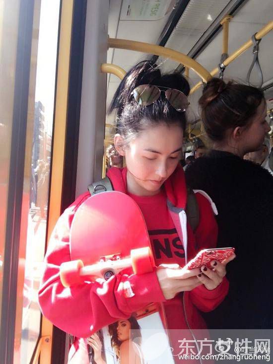 张柏芝运动装素颜挤地铁少女气息十足 张柏芝门照艳全集图片