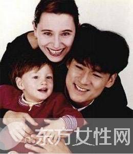周华健老婆康粹兰个人资料 揭秘两人相恋过程