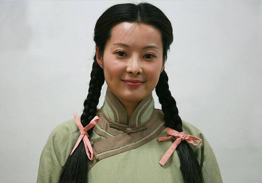 袁立透视装臀部丰满 网友叹其 作风太大胆