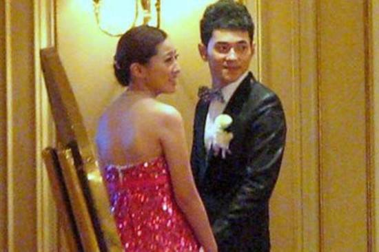 主持人李晨老婆赵琼背景资料 李晨连发三条微博报母子平安