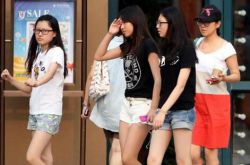 闫妮前夫个人资料遭扒 18岁女儿元元近照曝光