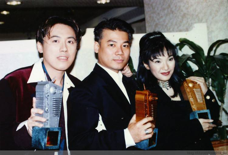 张宇与老婆十一郎相恋30年晒合照 张宇称十一郎是骗钱高手