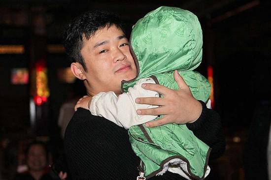 丫蛋老公王金龙有才却不红 为了填饱肚子全家人捡破烂