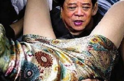 央视名嘴赵忠祥简历 赵忠祥在美女两腿之间性丑闻曝光