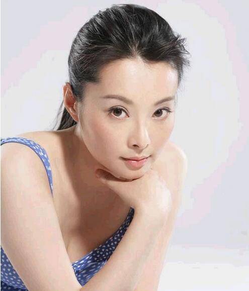 袁立透视装臀部丰满 网友叹其 作风太大胆