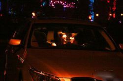 卢庚戌娇妻张辛怡性感写真 隐婚四年玩车震当众激吻