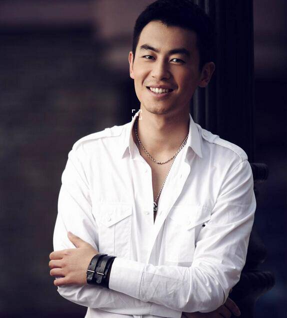 赵小亮扮演者朱亚文个人资料 曝朱亚文沈佳妮结婚照