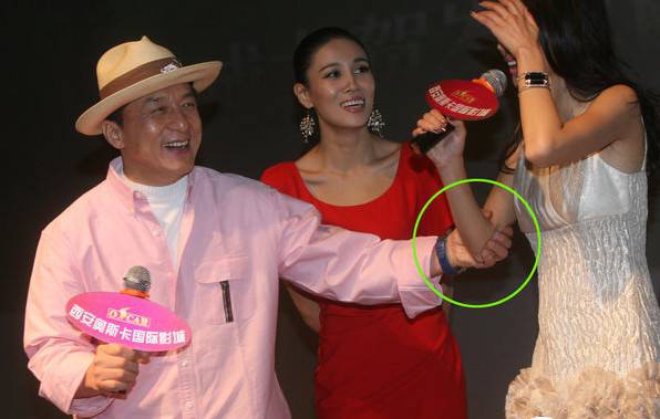  龙女郎 姚星彤透视门事件 姚星彤整容对比照遭扒