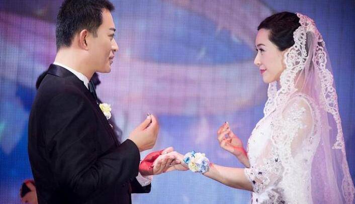 黄海冰现任老婆甄锡个人资料 甄锡私下生活照曝光