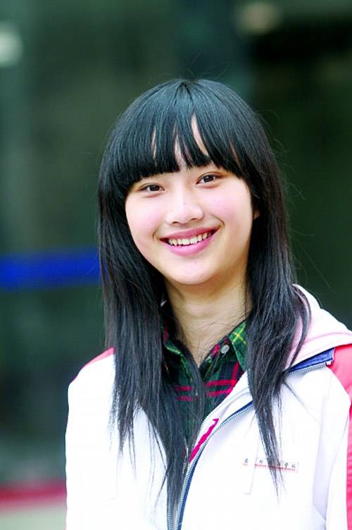 杨华梦经历与章泽天惊人相似 号称二代奶茶妹妹